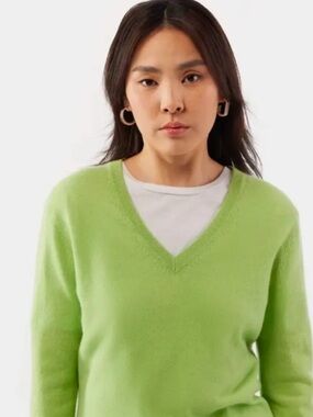 Gobi crew neck Cashmere Sweater $160 picture for style only